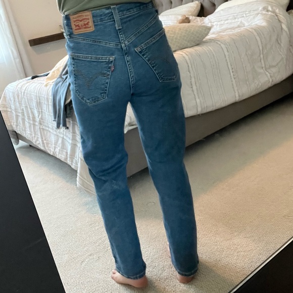 Levi’s- Ribcage Straight Ankle - Picture 3 of 9